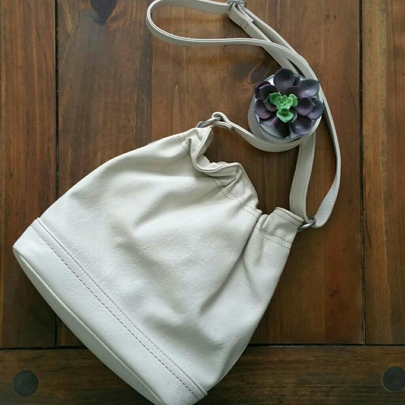 Cream Relic Purse with an Adjustable Strap - Picture 2 of 8